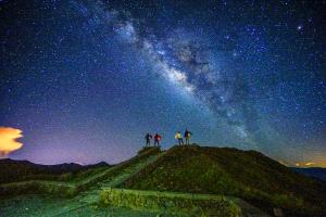CPC Merit Award - Chin-Fa Tzeng (Taiwan)  Fantastic Four_Galaxy On Hehuan Mt In Taiwan_4 People Photographed For 30 Seconds Still