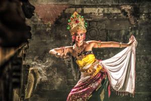 APU Gold Medal - Sze-Wah Chee (Singapore)  Bali Dancer Swirls